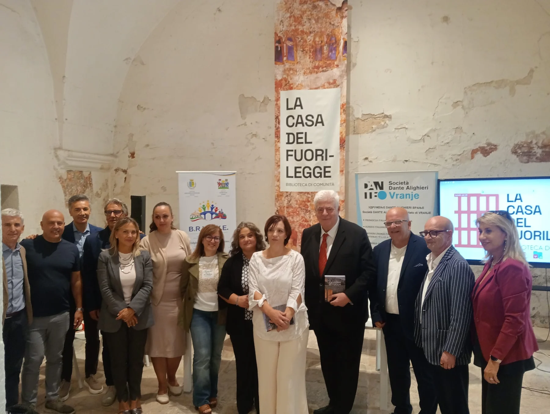 Foto di gruppo durante l'incontro culturale