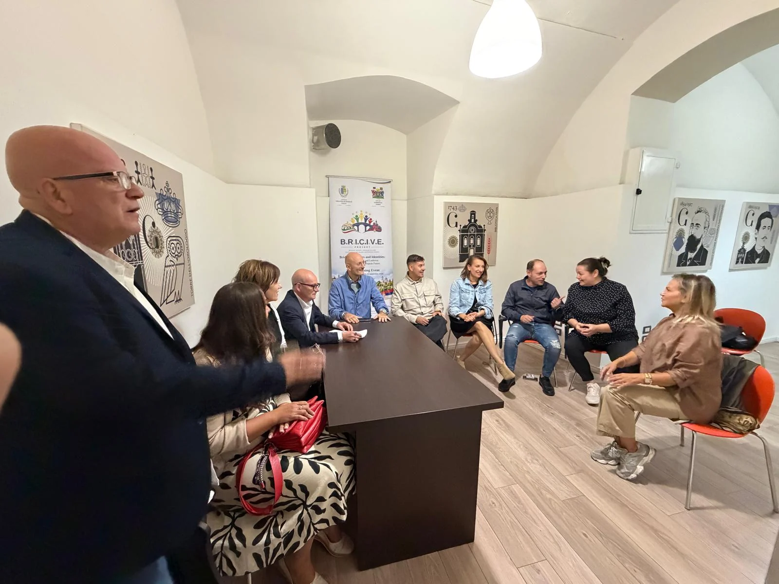 Delegazioni italiana e serba durante una sessione del progetto